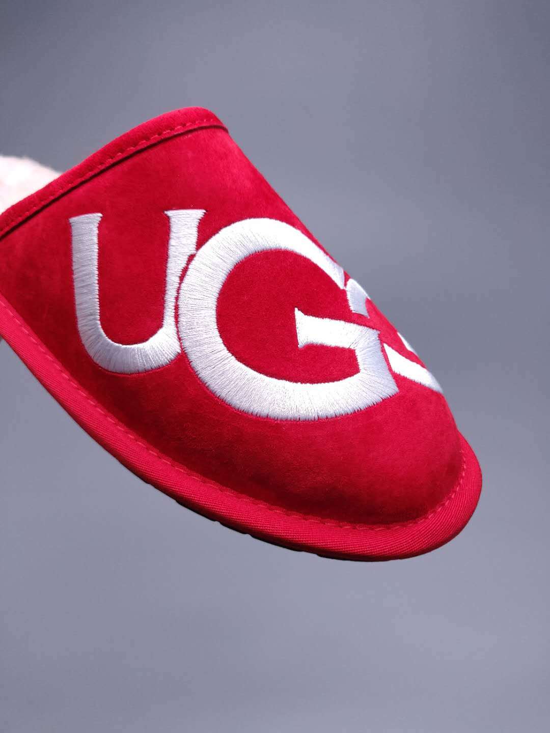 Red G-Logo Indoor Slippers — New Arrival | In Stock